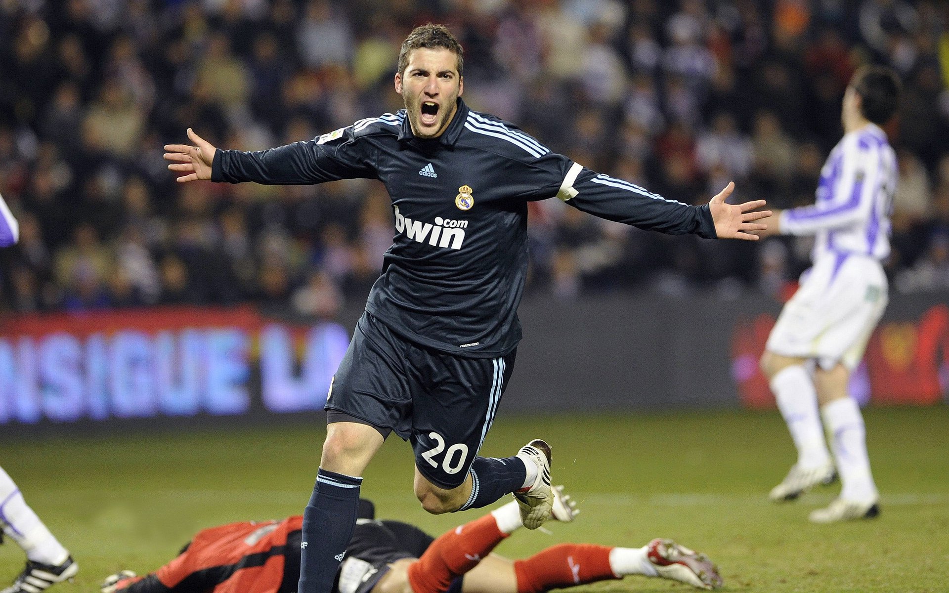 拉齐奥高效传控主导比赛场面，拉齐奥贴吧