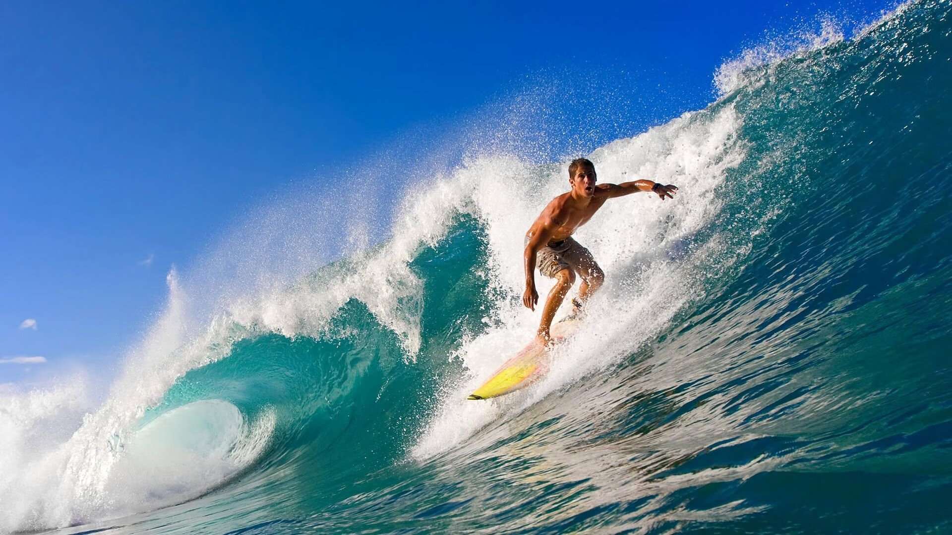 五大联赛豪门面对财政压力转型求变，五大联赛豪门背后财团